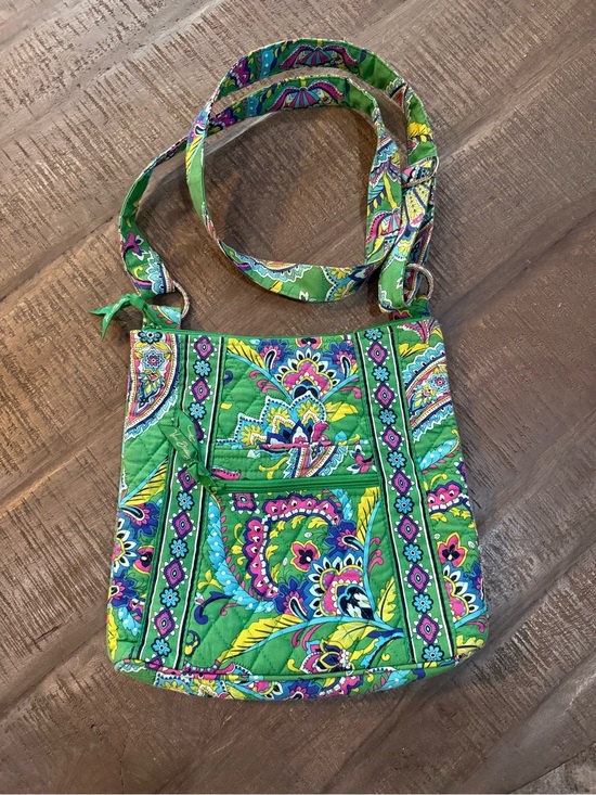 Vera Bradley Handbags - 👛Vera Bradley Green Paisley Quilted Crossbody with Pink & Yellow Accents